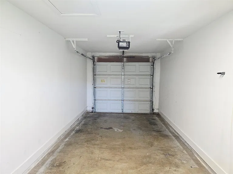 6103 Calmar Cv — Photo 18