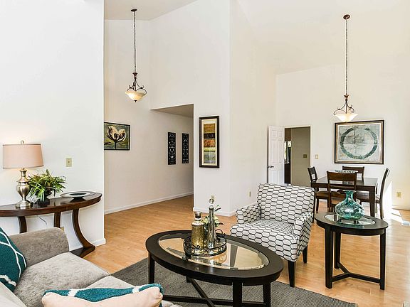 5th image of 598 Touriga Ct