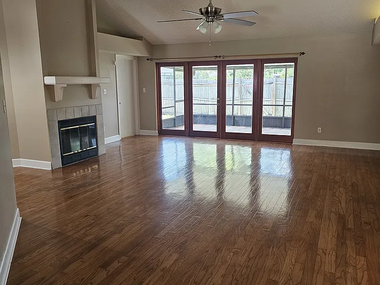780 Ortona Ct — Photo 5