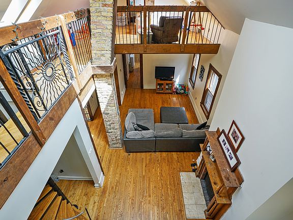 5th image of 2633 N Mildred Ave