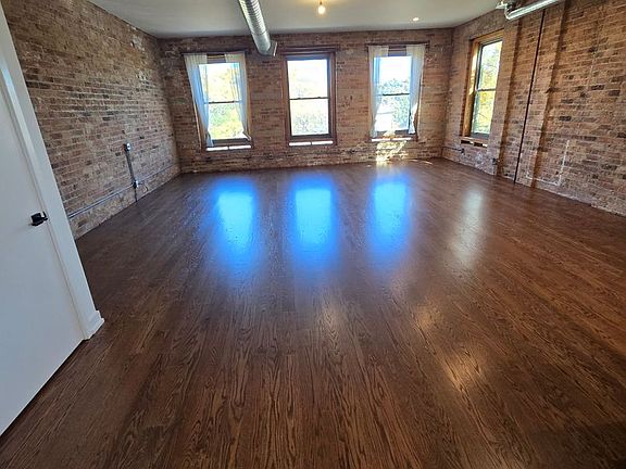 4th image of 1056-60 N Milwaukee Ave #4