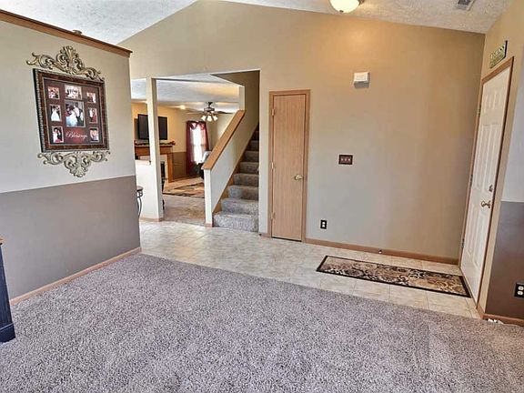4th image of 277 S Furlong Dr