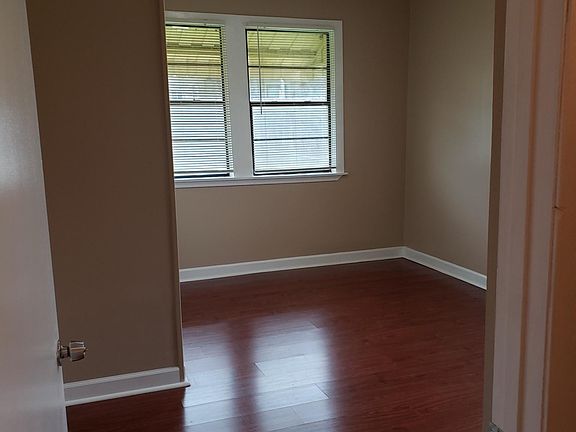 4th image of 311 Clayton Dr