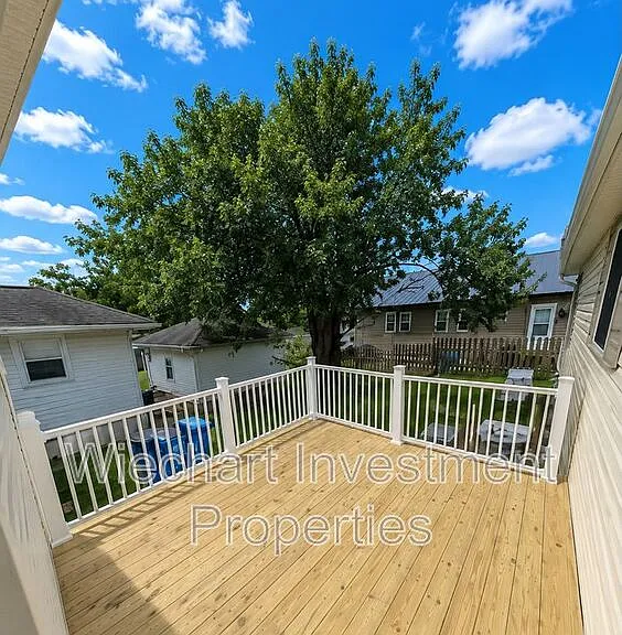 232 N Cherry St — Photo 5