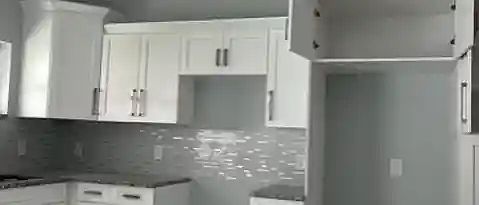4th image of 218 Pullman St