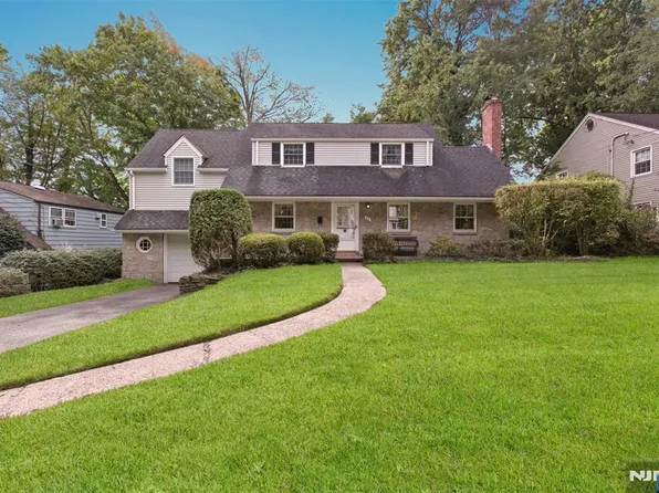 58 Country Club Rd, Tenafly, NJ 07670