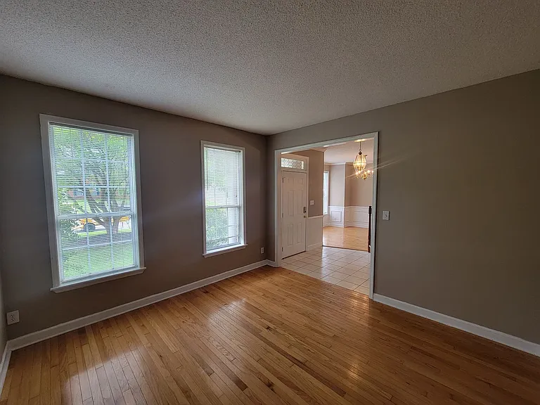 1063 Waltons Pass — Photo 7