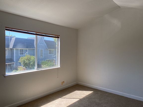 4th image of 3039 Woods Cir