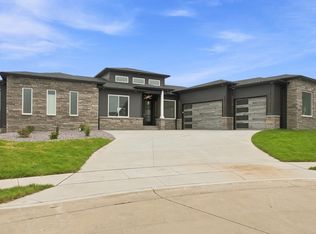 1709 Katie Ct, Davenport, IA 52807