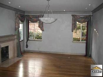 4th image of 18521 Tarzana Dr