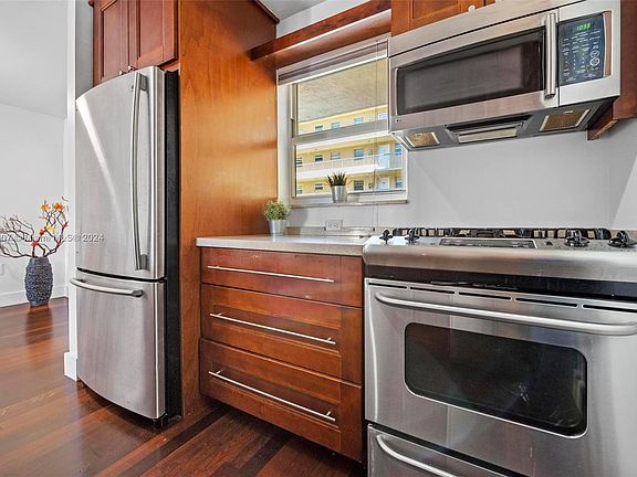 4th image of 730 Pennsylvania Ave APT 412