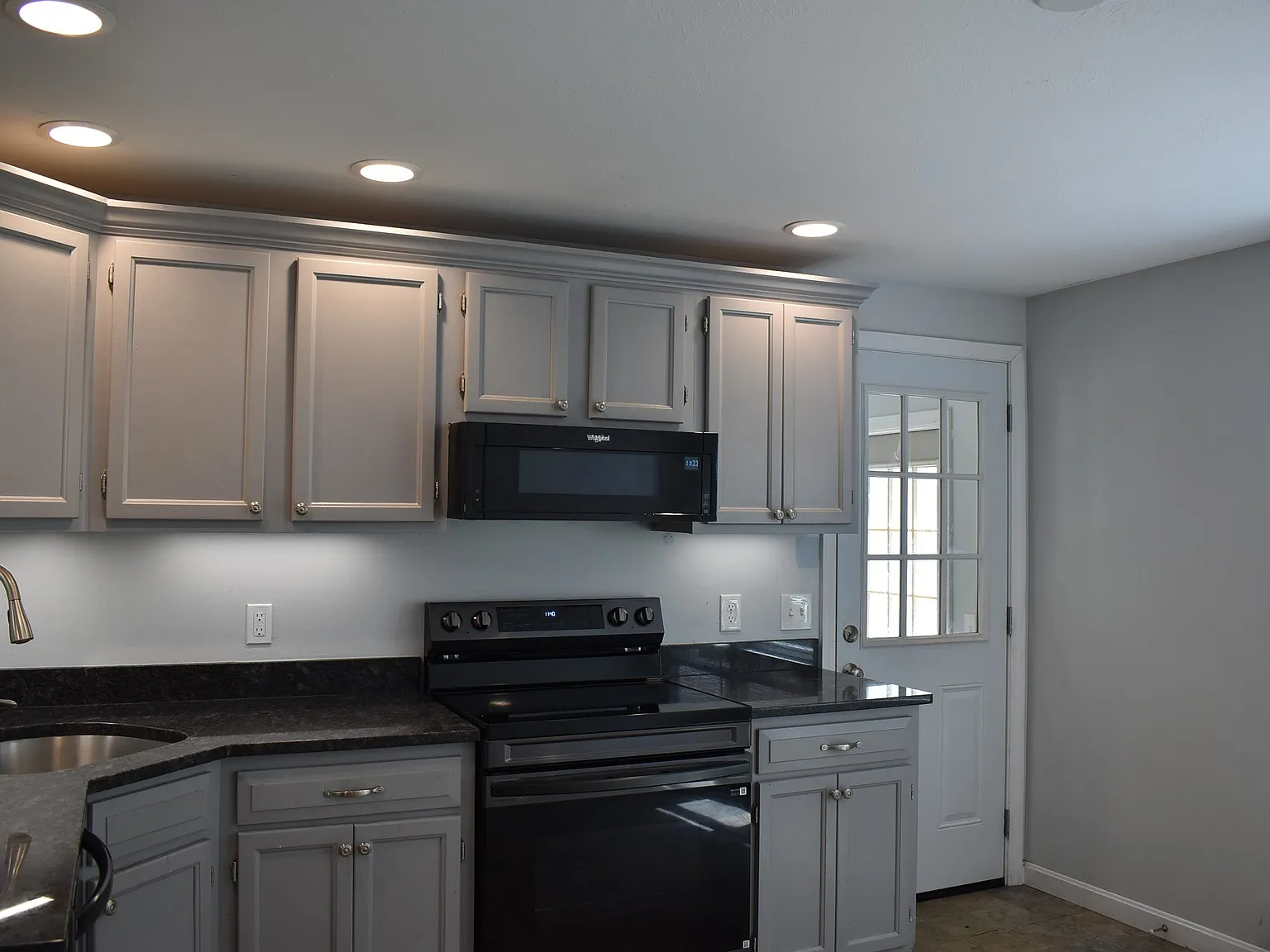 4 bed, 2.5 bath, 2617 sqft, $4,000 — Photo 4