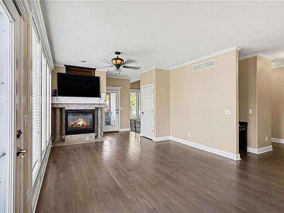 5th image of 2107 NE Colonnade Ave