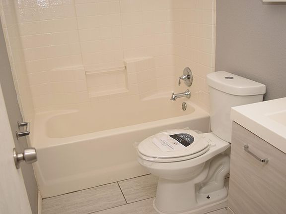 4th image of 4236 Heritage Way Dr