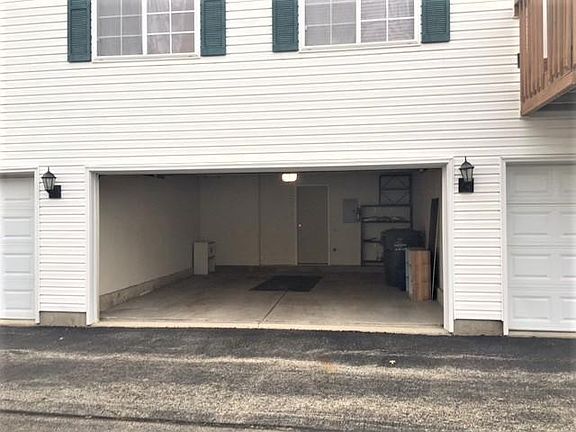 2nd image of 690 Fieldcrest Dr Unit B