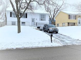 3121 Bramble Rd SW, Cedar Rapids, IA 52404