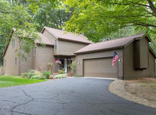 2428 Highpointe Dr, Kalamazoo, MI