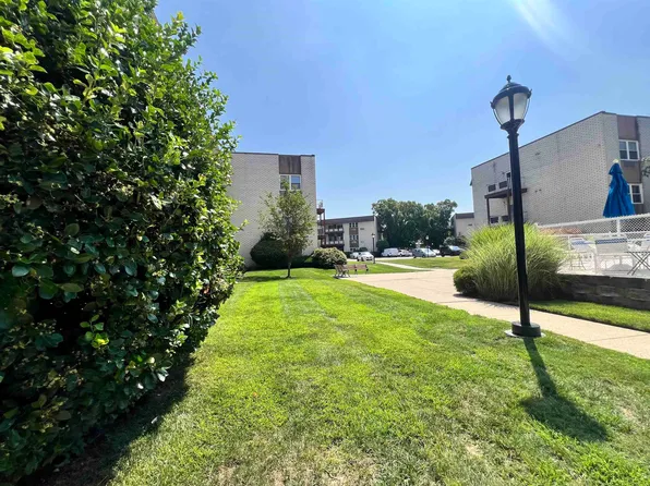 1111 River Road image 3 of 12