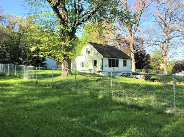 212 W Jackson St, Augusta, MI 49012