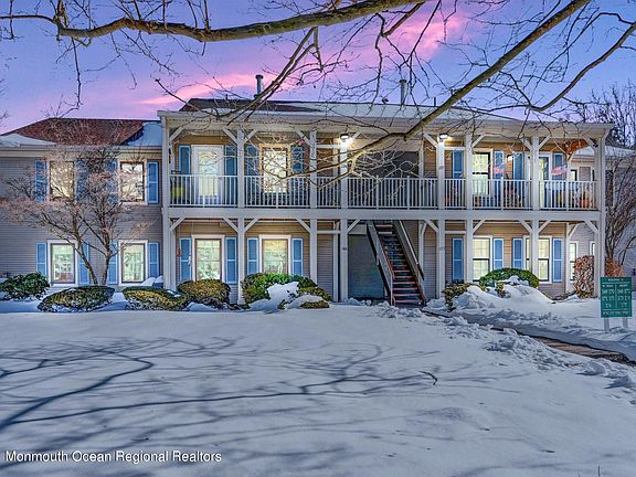 2nd image of 174 W Wycoff Way