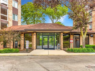 500 W Huntington Commons Rd APT 150, Mount Prospect, IL, 60056