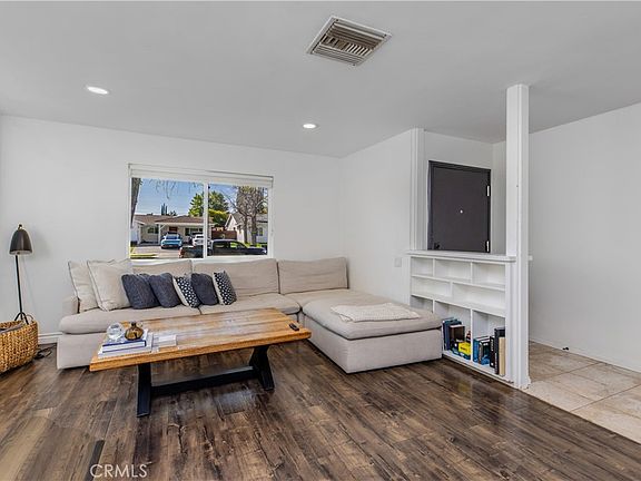2nd image of 24131 Kittridge St