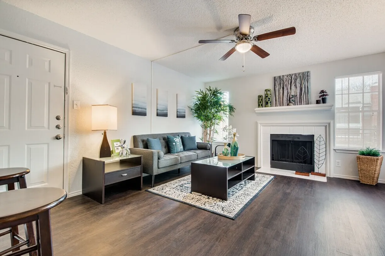 Wildwood Apartments — Photo 1