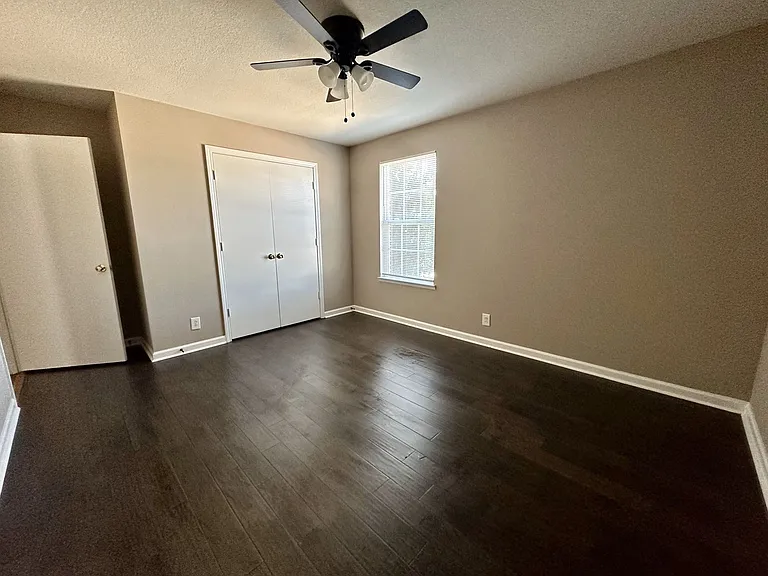 Two Bedroom Pet Friendly Apartment For Rent Near Post! — Photo 26