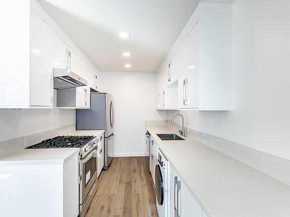 2nd image of 1028 6th St APT C