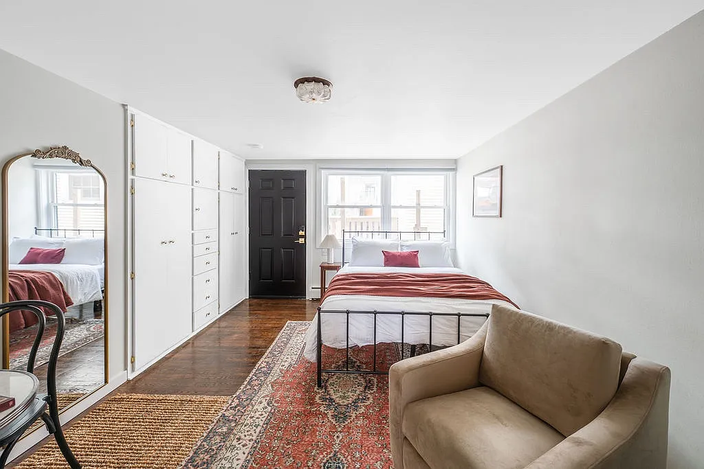 Building Photo - 304 W Wilson St #3