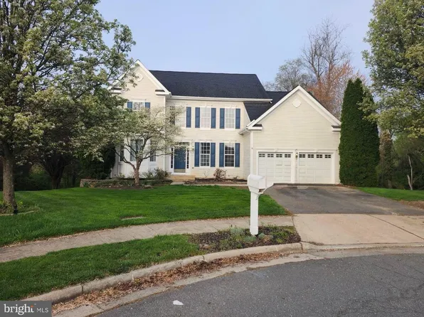 17565 Brookville Ct, Round Hill, VA 20141