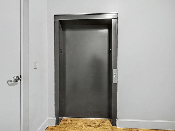 4th image of 123 S Court Sq #501
