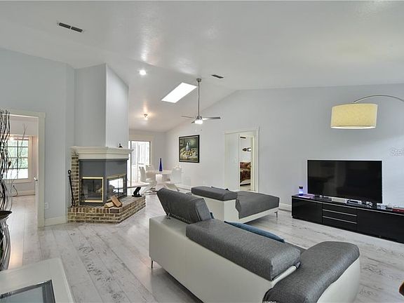 3rd image of 11 Cherry Dr