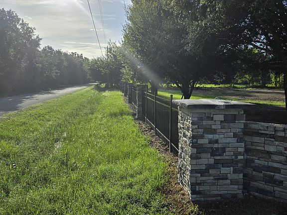 4th image of 9650 Merle Dr #1