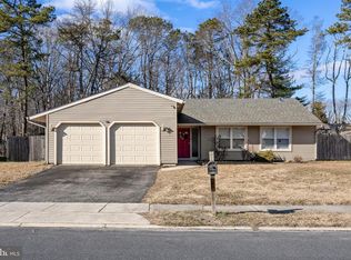 42 Eastmont Ln, Sicklerville, NJ 08081