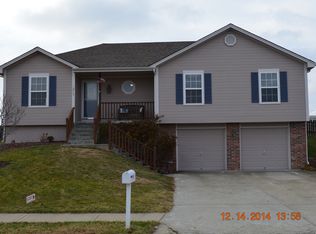 1915 Chestnut Dr, Pleasant Hill, MO 64080