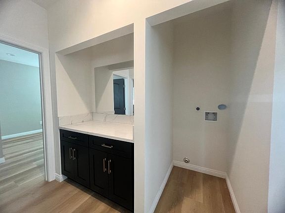 2nd image of 3129 Havenpark Ave