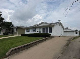 38 Reeder Dr, Decatur, IL 62521