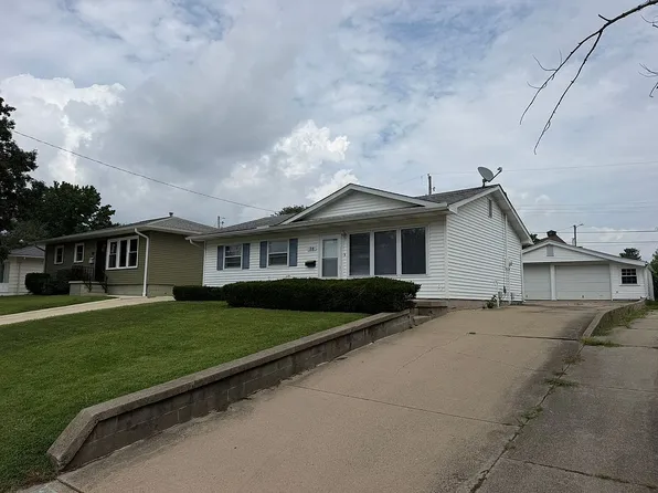 38 Reeder Dr, Decatur, IL 62521