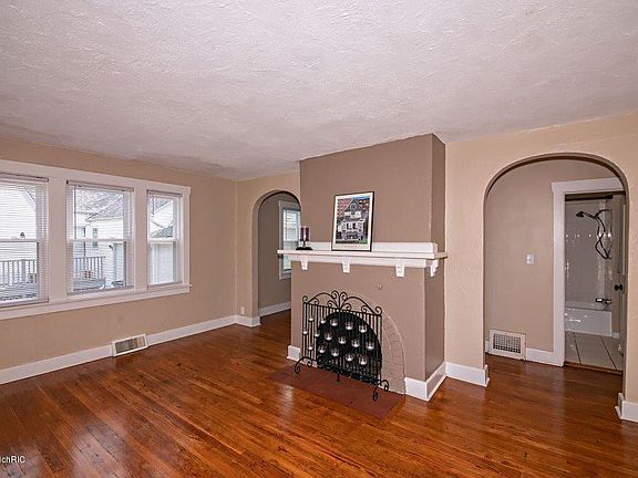 4th image of 114 Parker Ave