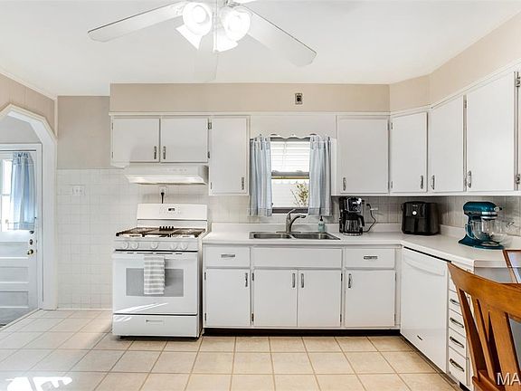 3rd image of 10704 Saint Matthew Ln