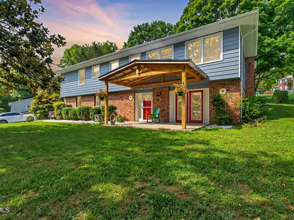 330 Clover Ln, Bristol, VA 24201