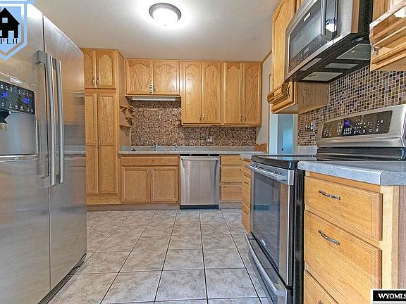 5th image of 412 Holmes St