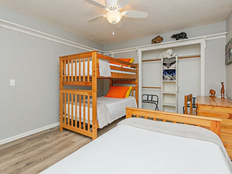 Twin and bunkbed bedroom, large closet plus desk working area