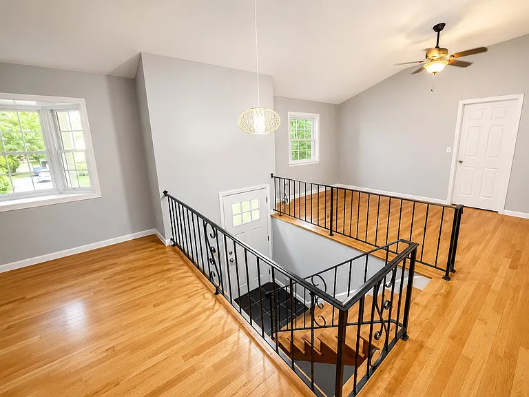 20 Woodridge Ave — Photo 3