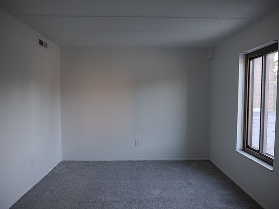 5th image of 2440 Noble Rd #1