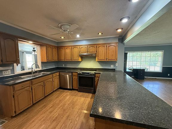 5th image of 108 Park Dr