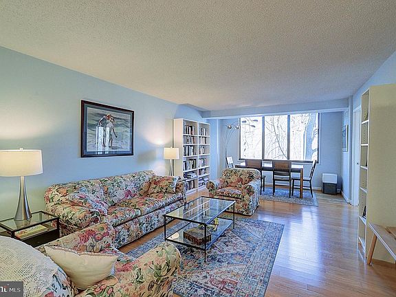 4th image of 5225 Pooks Hill Rd APT 424N