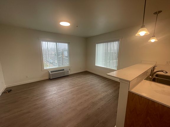 3rd image of 609 N Water St #201