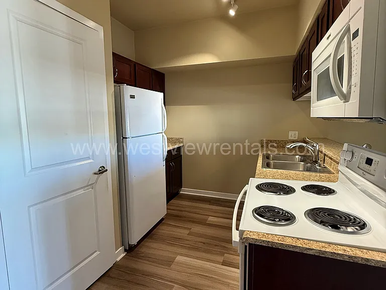 200 E Maple St — Photo 308
